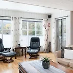 Front In With House Sea View Vanvik