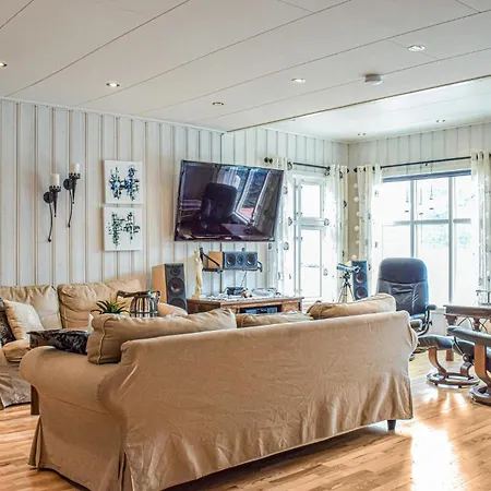 Tatil Evi Front In With House Sea View Vanvik