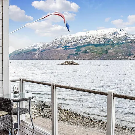 Front In With House Sea View Vanvik